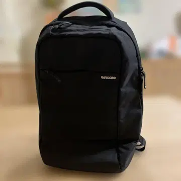 incase ICON Lite Pack Black (일부 파손 있음)