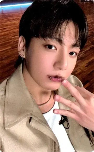 BTS M2U LD JUNGKOOK GOLDEN Ver.1