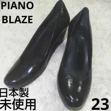 미사용 23 PIANO BLAZE 에나멜 펌프스 블랙 웨지