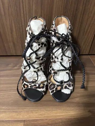 Jimmy Choo 레오파드 무늬 하이힐 샌들