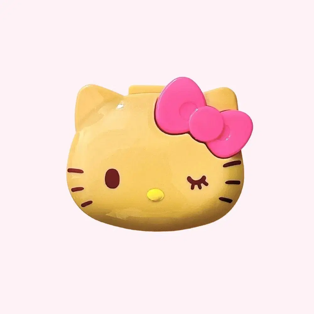 Hello Kitty Eyelash Case on Bunjang Global Site.