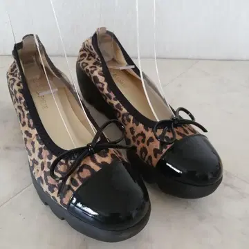 새상품급!! 힐즈 애비뉴 레오파드 펌프스 22.5cm