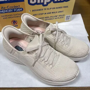 거의 새상품 SKECHERS Slip-ins 베이지 스니커즈