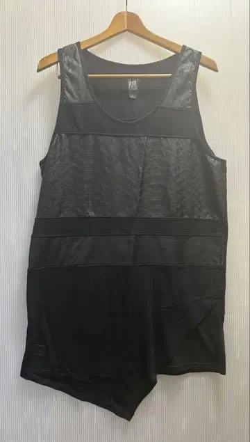 BLACK KAVIAR 블랙 탱크탑 L 사이즈