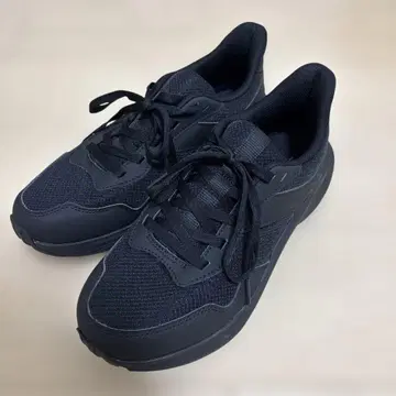 TIGORA 블랙 스니커즈