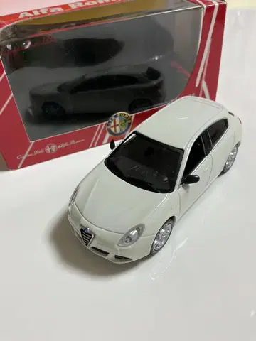 알파 로메오 줄리에타 딜러 정품 다이캐스트 1/43