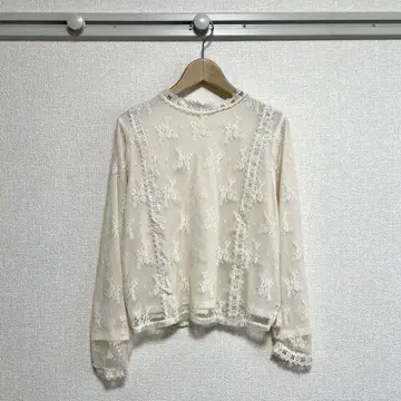 [새상품급] 미스티우먼 레이스 시어 탑 달콤한 스타일