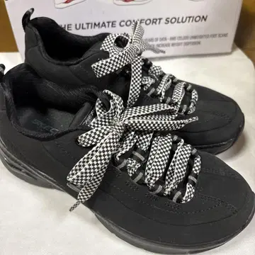 아치 핏 SKECHERS 블랙 스니커즈 EUR 37