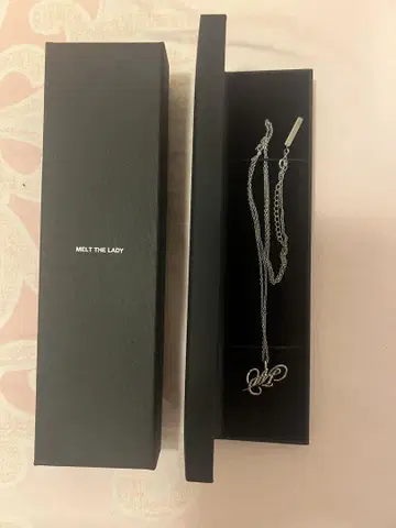 MELT THE LADY logo necklace 목걸이