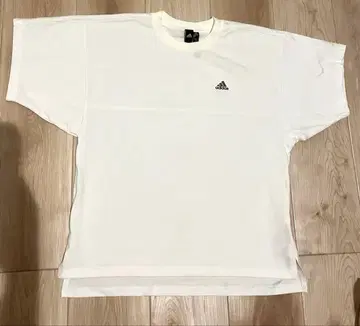 adidas THREE STRIPES 화이트 T셔츠 L 사이즈