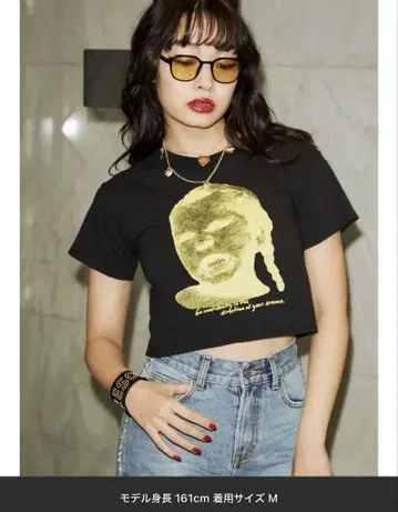 걸 포토 크롭 핏 티셔츠