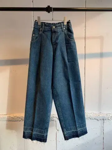 Neon sign wide denim slacs 데미지 가공