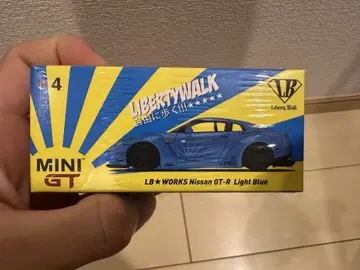 MINIGT 1/64 LBWK NISSAN GT-R ( R35 ) 4