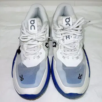 On THE ROGER Pro 2 White/Indigo 27.0cm