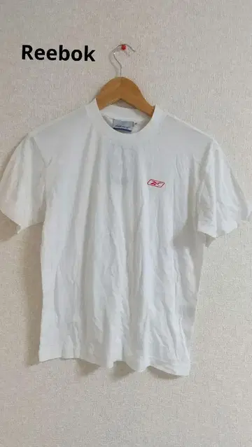 새상품 Reebok 티셔츠