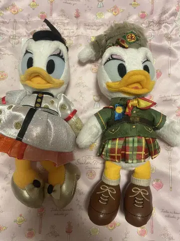 우드척 인형 배지 / 데이지