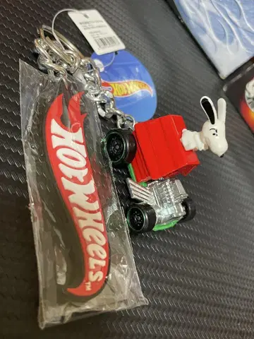 핫휠 스누피 키링 커스텀