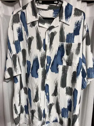 AZUL BY MOUSSY 랜덤 페인트 오픈 카라 셔츠