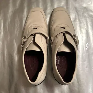 Tod's 베이지 신발