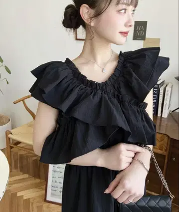 프릴 장식 블랙 슬리브리스 롱 원피스