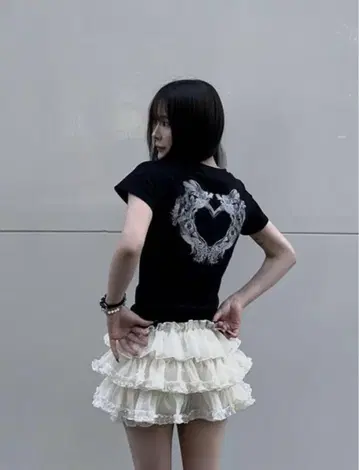 melt the lady gothic T-shirt