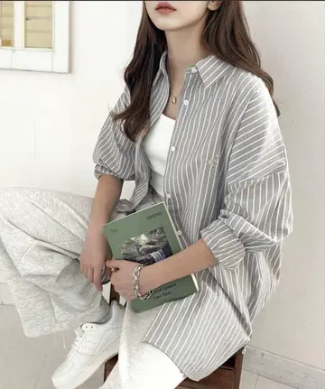 Happy 스트라이프! 원포인트 자수 BIG 실루엣 셔츠