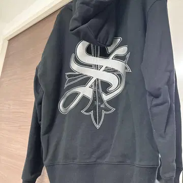 SupplieR 블랙 풀 지퍼 후드티