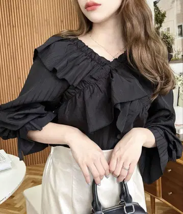 도비 스트라이프 멀티 웨이 오프숄더 크로스 프릴 숏 기장 블라우스 블랙