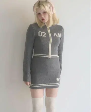 andmary Logo zip set up gray