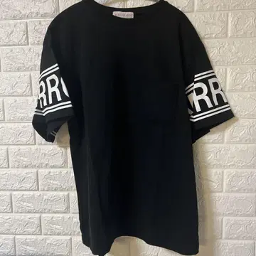 MIRROR 블랙 티셔츠 포켓 부착