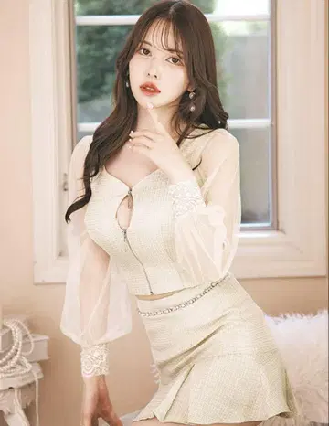 JEWELS 아이보리 미니 드레스 슬리브 포함