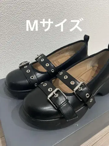 GU 블랙 스트랩 슈즈