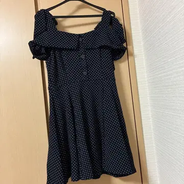 세실 맥비 네이비 도트 무늬 원피스
