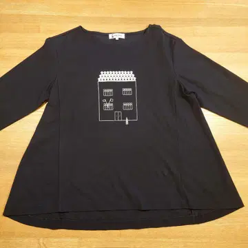 피코네 네이비 티셔츠