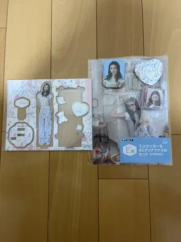 아일릿 유나 세트 아크릴 스탠드, 캔뱃지, 키링, 파일