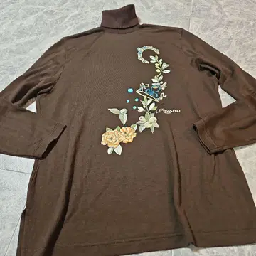 LEONARD SPORT 울(L) 꽃무늬 자수 터틀넥