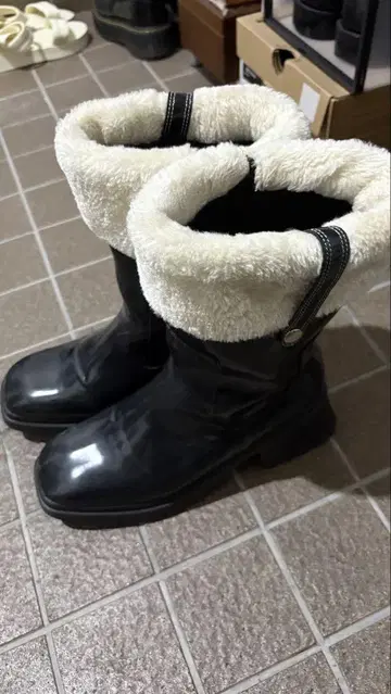 블랙 퍼 롱 부츠