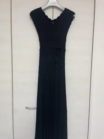 JILL STUART 블랙 슬리브리스 원피스