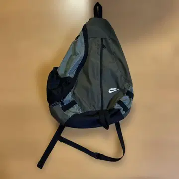 Nike 카키색 원 숄더백 팩