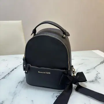 새상품급! Maison de FLEUR 블랙 리본 백팩