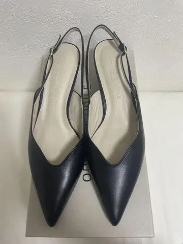 새상품 22.5cm Odette Odikle 웨이브 라인 백 벨트 펌프스