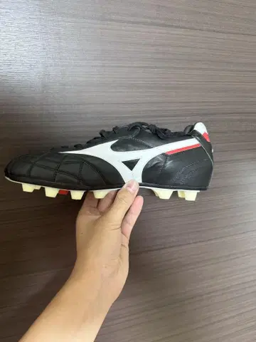 MIZUNO 모렐리아 축구화 블랙/화이트/레드