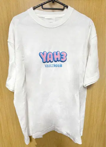 YAH3 VAULTROOM 화이트 티셔츠