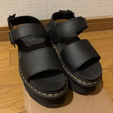 닥터마틴 VOSS QUAD 샌들 23cm