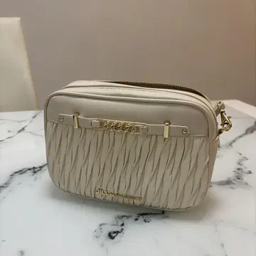새상품급! JILLbyJILLSTUART 퍼피 포셰트 화이트