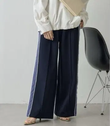 콜라주 개럴개런트 네이비 사이드 스트라이프 와이드 팬츠