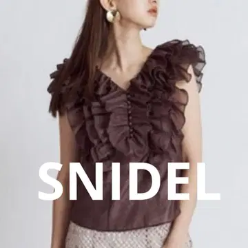 SNIDEL 백 디자인 프릴 블라우스 로즈