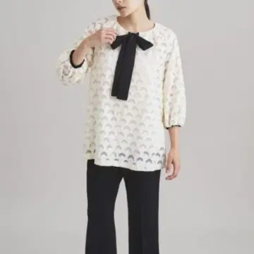 컨디션 최상 최근 그레이스 콘티넨탈 키카 자카드 리본 탑 이너 포함