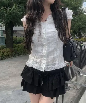 프릴 화이트 반팔 셔츠