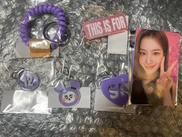TWICE 팝업 워크샵 키링 트레이딩 카드 사나 세트